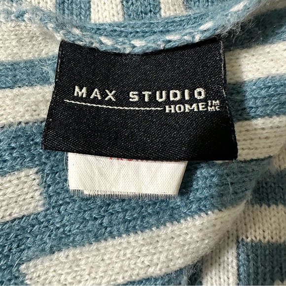MAX STUDIO HOME Aqua Blue Throw Blanket Soft 50" x 54" Good - Picture 6 of 10